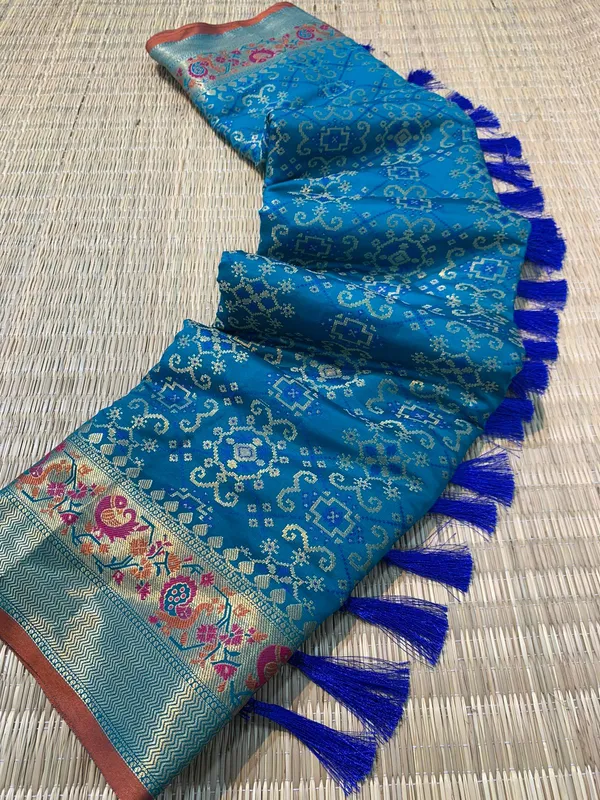 Sky_Blue_Pure_Bandhej_Patola_Silk_Sarees_with_Minakari_Work_With_Blouse_Piece_Attached